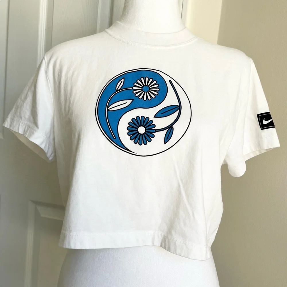 Nike Womens Short Sleeve Yin Yang T-Shirt T Shirt Tee Top White Blue Cropped L